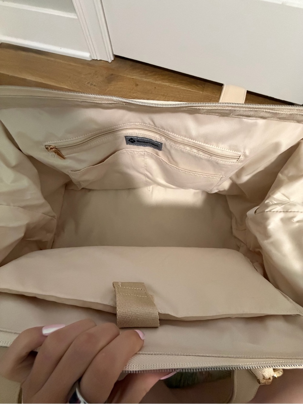 Canvas Duffel Weekender Bag in Cream with Adjustable Strap - Picture 3 of 4